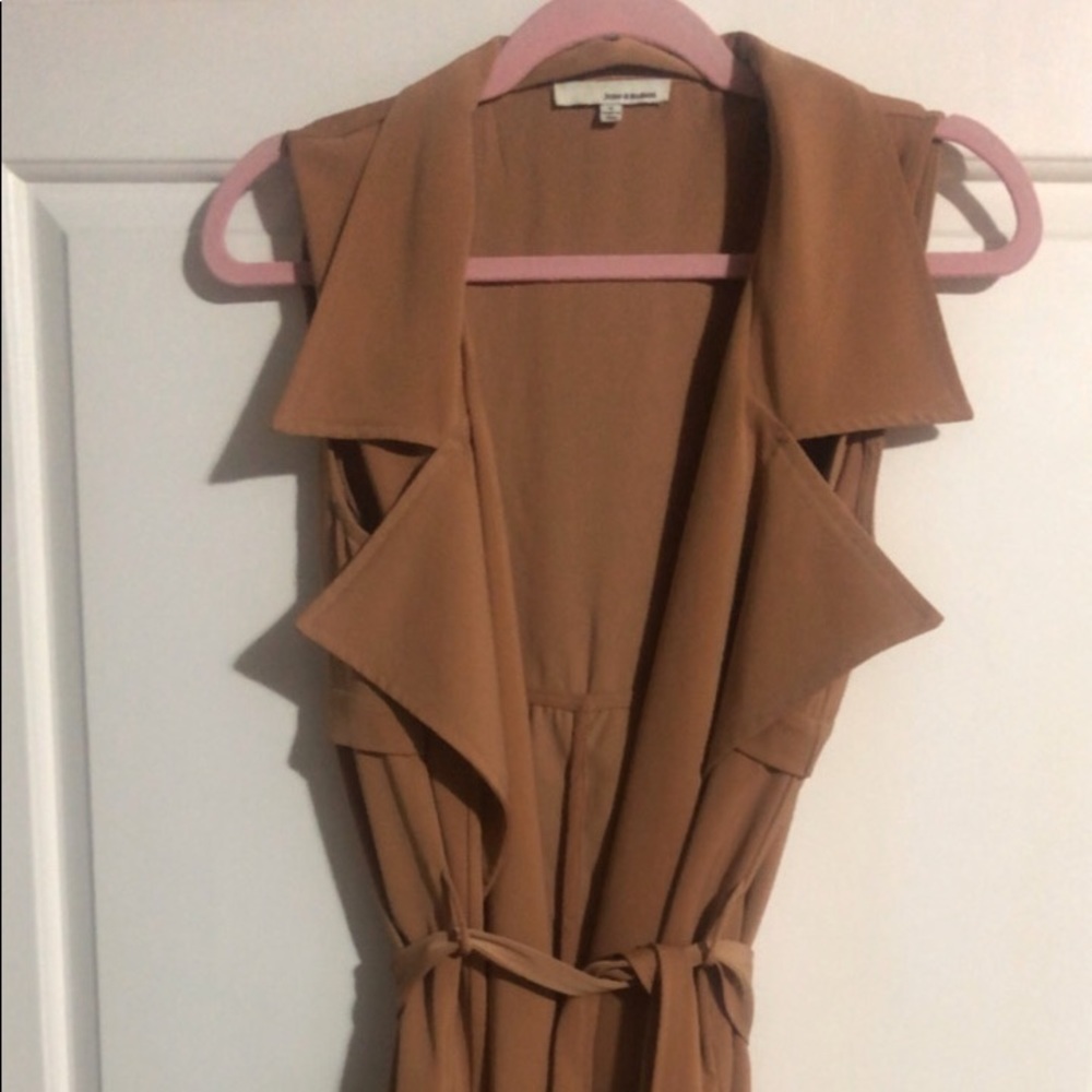 Tie front trench